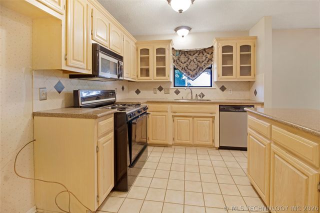 1079 E 137th Street, Glenpool, OK 74033
