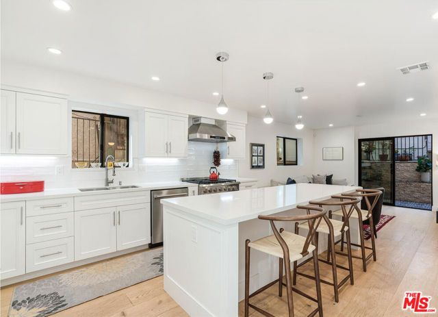 3850 Udell Court, Los Angeles, CA 90027