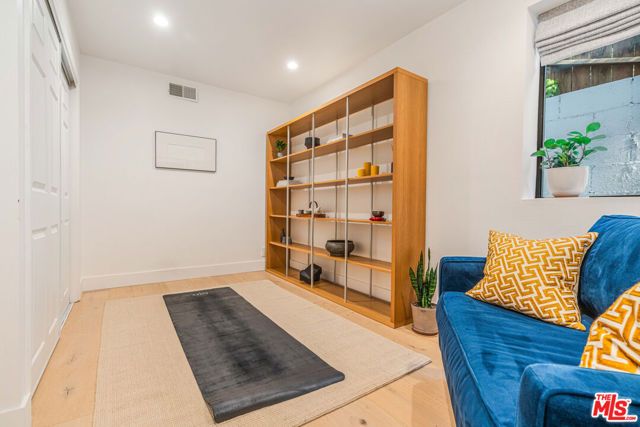 3850 Udell Court, Los Angeles, CA 90027