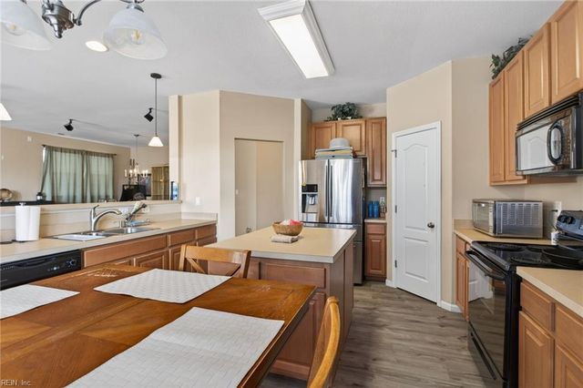 2006 Silver Charm CIR, Suffolk, VA 23435