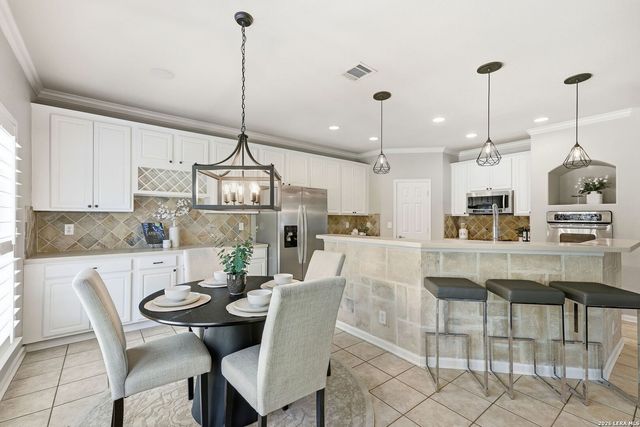 831 Queens Oak, San Antonio, TX 78258