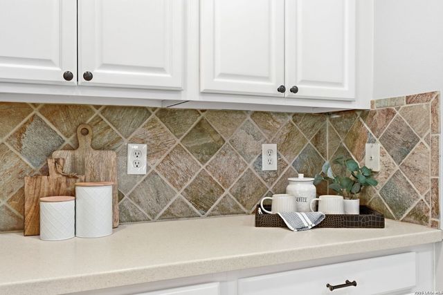 831 Queens Oak, San Antonio, TX 78258