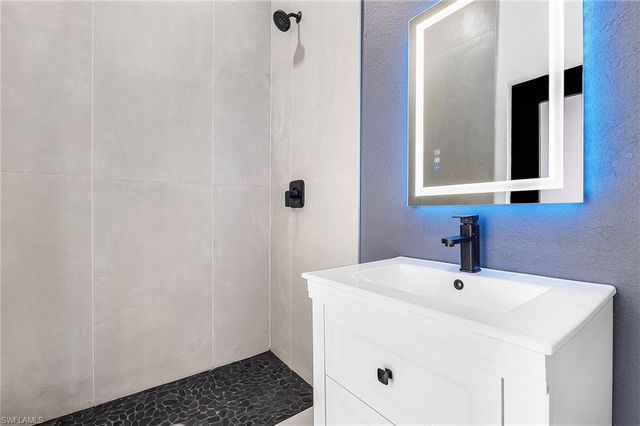 316 10th ST, Cape Coral, FL 33993