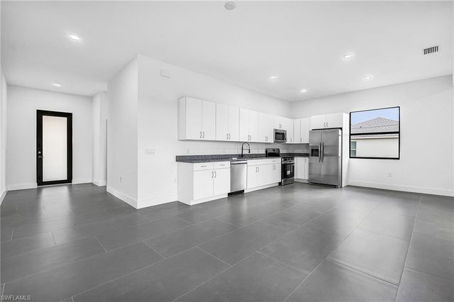 316 10th ST, Cape Coral, FL 33993