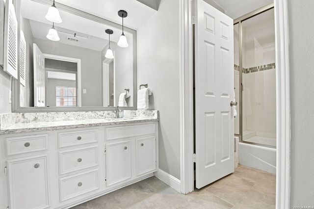 7930 Roanoke Run Apt 1106, San Antonio, TX 78240