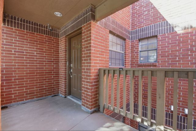 7930 Roanoke Run Apt 1106, San Antonio, TX 78240