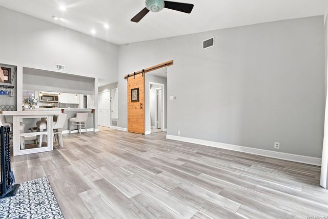 7930 Roanoke Run Apt 1106, San Antonio, TX 78240