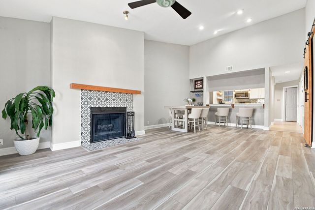7930 Roanoke Run Apt 1106, San Antonio, TX 78240