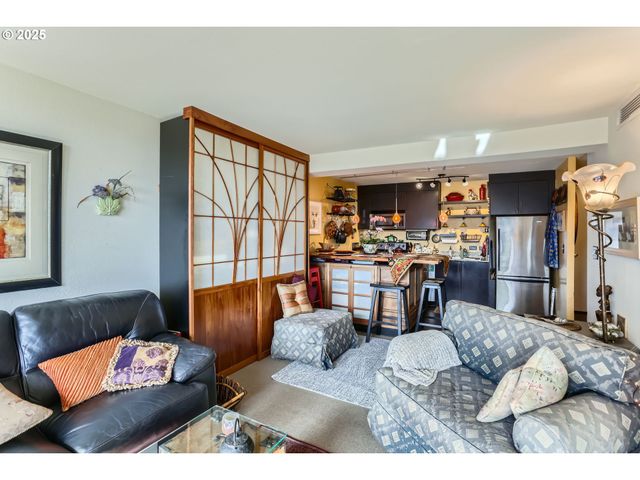 111 Sw HARRISON St 19A, Portland, OR 97201