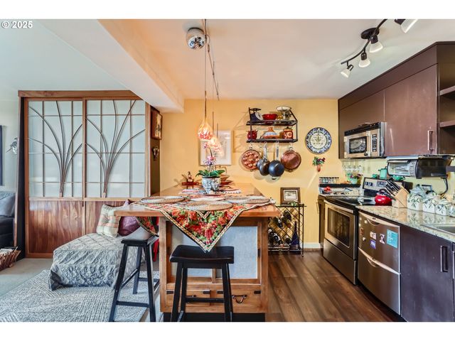 111 Sw HARRISON St 19A, Portland, OR 97201