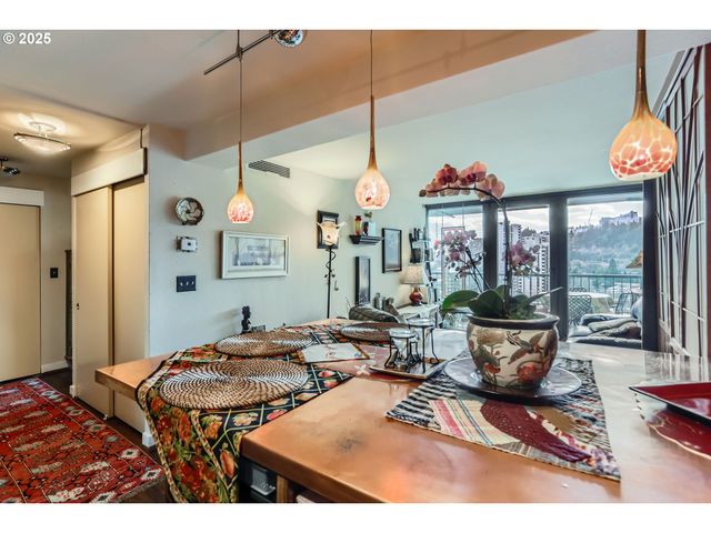 111 Sw HARRISON St 19A, Portland, OR 97201