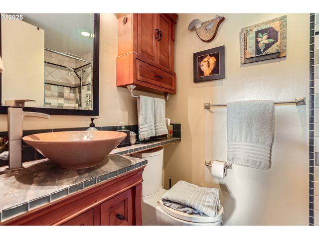 111 Sw HARRISON St 19A, Portland, OR 97201