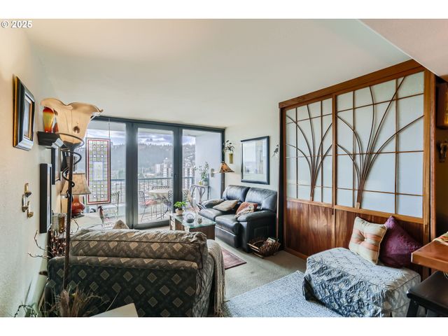 111 Sw HARRISON St 19A, Portland, OR 97201