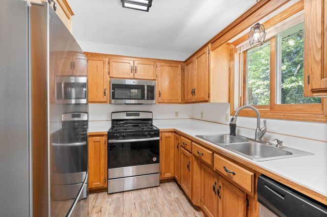 39094 Riverside Court, North Branch, MN 55056