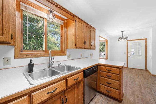 39094 Riverside Court, North Branch, MN 55056