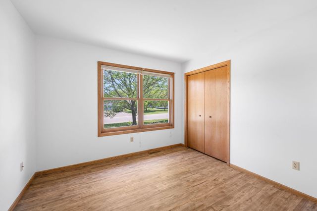 39094 Riverside Court, North Branch, MN 55056