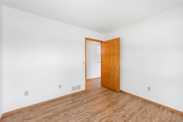 39094 Riverside Court, North Branch, MN 55056