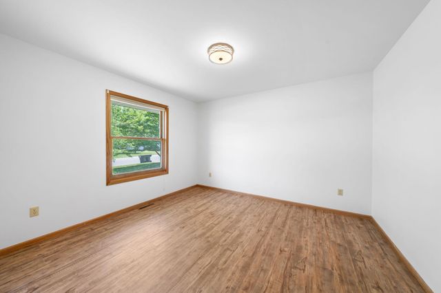 39094 Riverside Court, North Branch, MN 55056