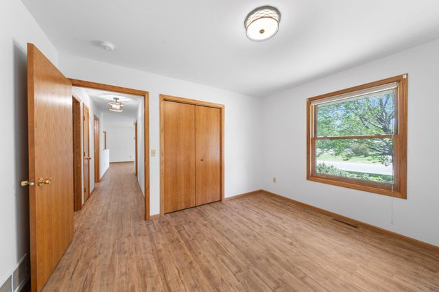 39094 Riverside Court, North Branch, MN 55056