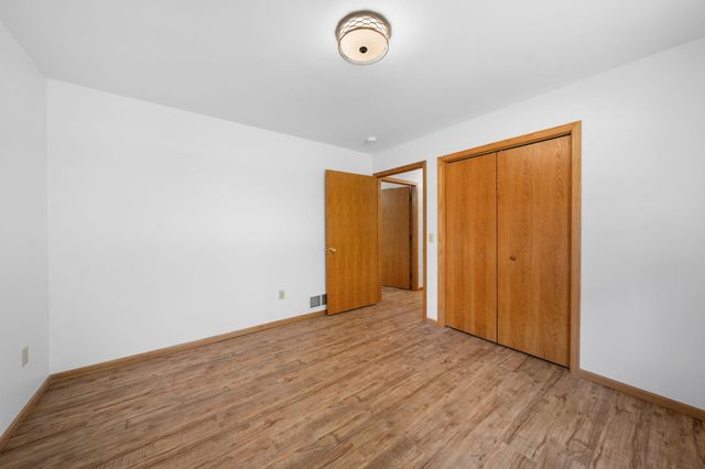 39094 Riverside Court, North Branch, MN 55056