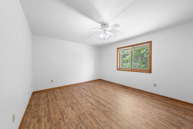 39094 Riverside Court, North Branch, MN 55056