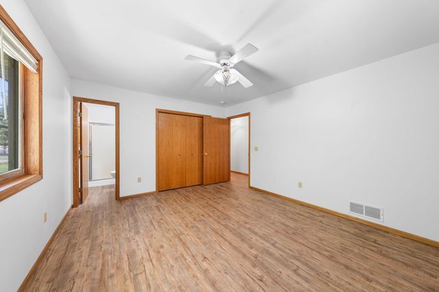 39094 Riverside Court, North Branch, MN 55056