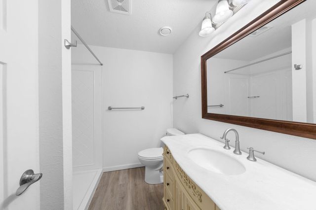 39094 Riverside Court, North Branch, MN 55056