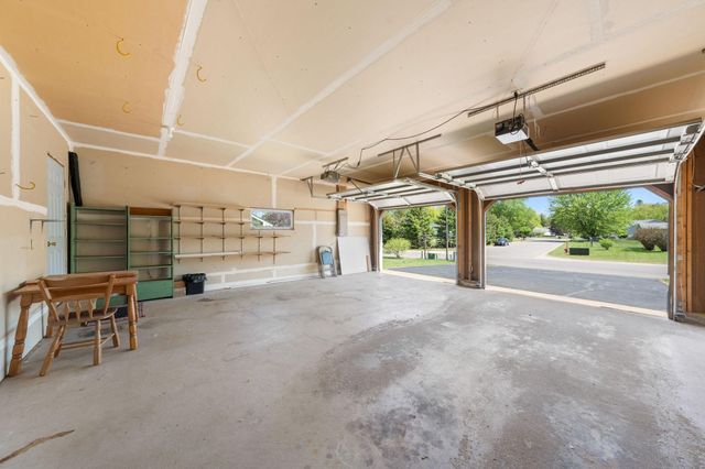 39094 Riverside Court, North Branch, MN 55056