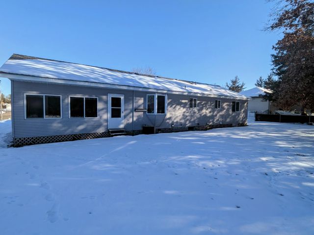 39094 Riverside Court, North Branch, MN 55056