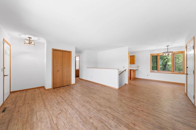 39094 Riverside Court, North Branch, MN 55056