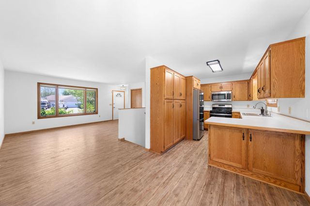 39094 Riverside Court, North Branch, MN 55056