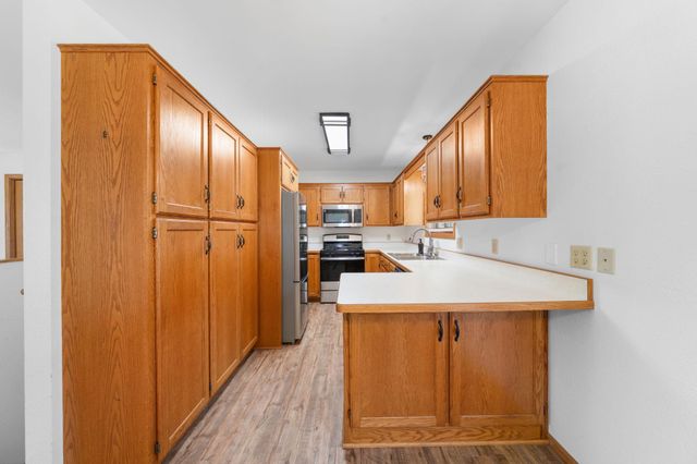 39094 Riverside Court, North Branch, MN 55056