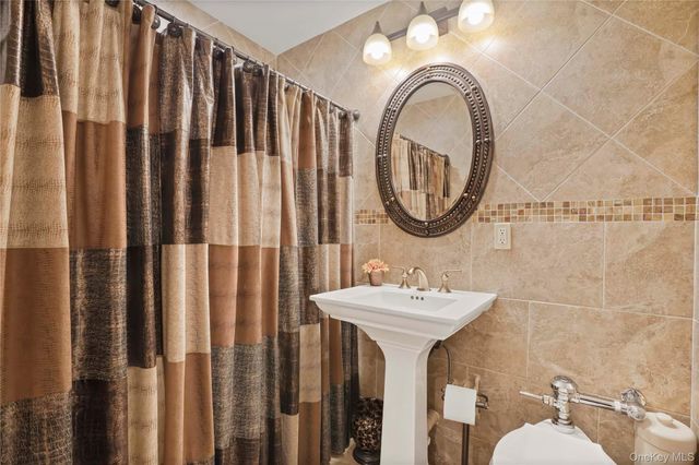 84-39 153 AVE LK, Howard Beach, NY 11414