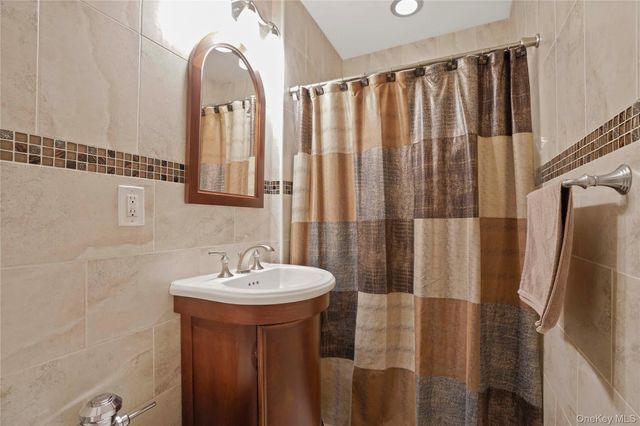 84-39 153 AVE LK, Howard Beach, NY 11414