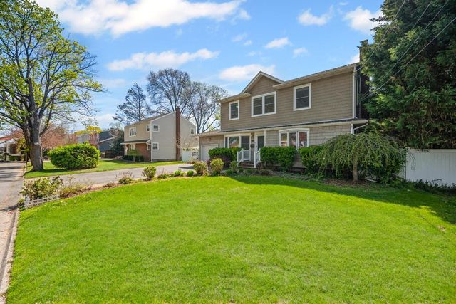 613 14th Street, West Babylon, NY 11704