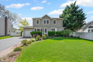 613 14th Street, West Babylon, NY 11704