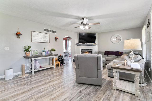 352 Virginia Avenue, Harrodsburg, KY 40330