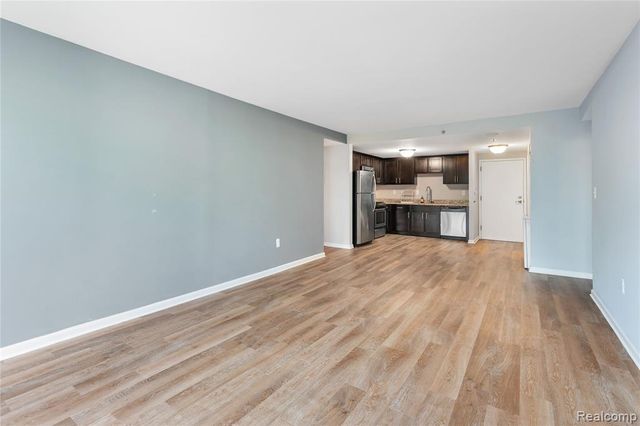 250 E Harbortown Dr. #206 Crescent, Detroit, MI 48207