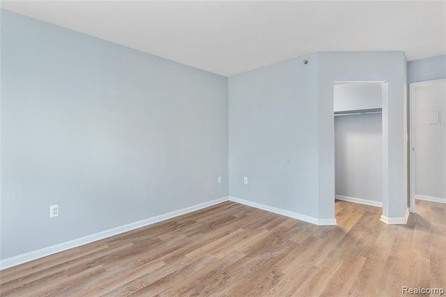 250 E Harbortown Dr. #206 Crescent, Detroit, MI 48207