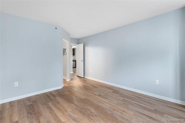 250 E Harbortown Dr. #206 Crescent, Detroit, MI 48207