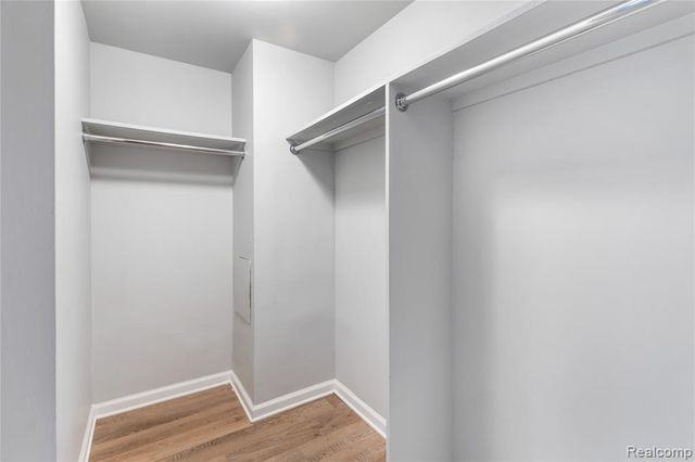 250 E Harbortown Dr. #206 Crescent, Detroit, MI 48207