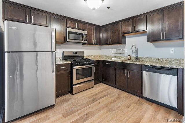 250 E Harbortown Dr. #206 Crescent, Detroit, MI 48207