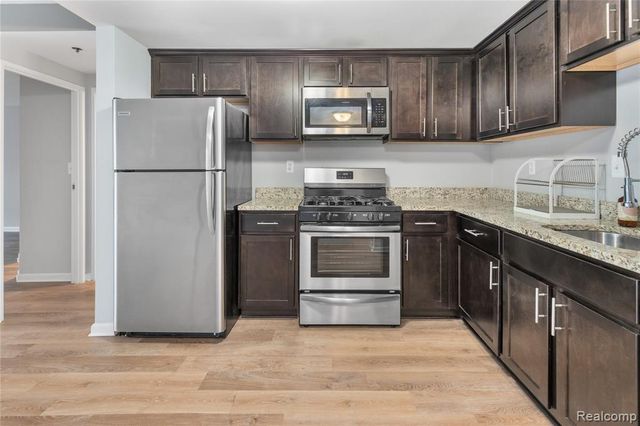 250 E Harbortown Dr. #206 Crescent, Detroit, MI 48207