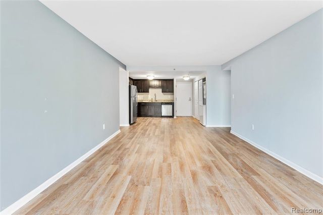 250 E Harbortown Dr. #206 Crescent, Detroit, MI 48207