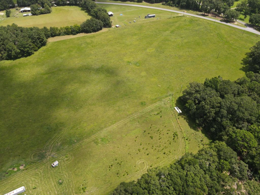 Image 1 of property listing at 3928 E Co Highway 181, Westville, FL 32464