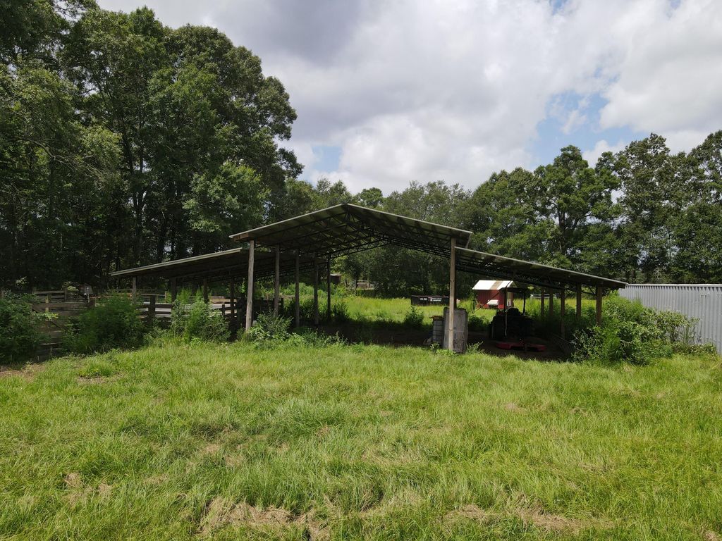Image 10 of property listing at 3928 E Co Highway 181, Westville, FL 32464