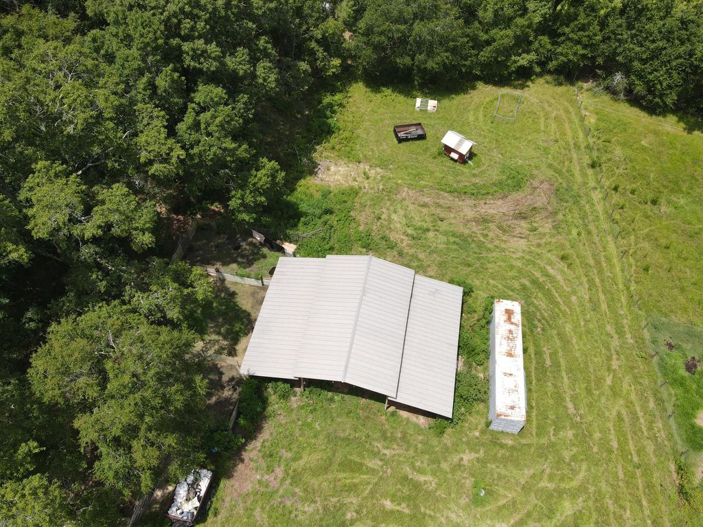 Image 11 of property listing at 3928 E Co Highway 181, Westville, FL 32464
