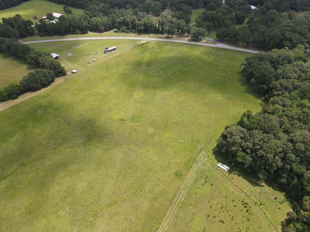 Image 17 of property listing at 3928 E Co Highway 181, Westville, FL 32464