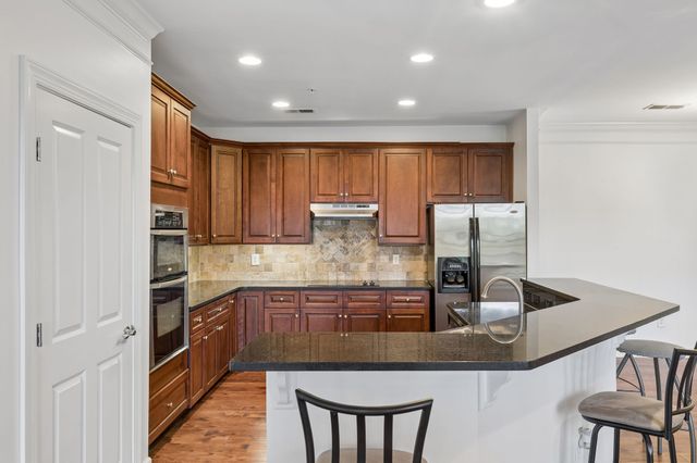 3102 W End Cir Apt 303, Nashville, TN 37203