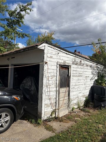 2161 W 101st Street, Cleveland, OH 44102